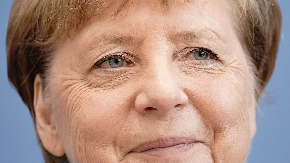 Kancléřka krizí i stability. Merkelová slaví 15 let ve funkci, zvládla je?